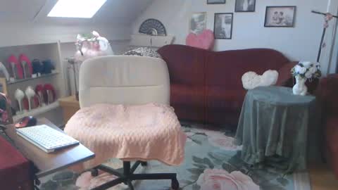 Gina online show from June 25, 8:30 am