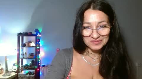 GinaONeon online show from October 10, 8:35 pm