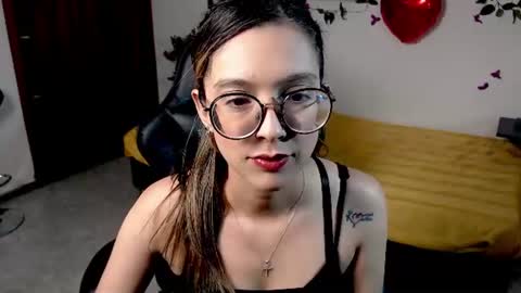 ginny11_ online show from June 22, 11:50 am