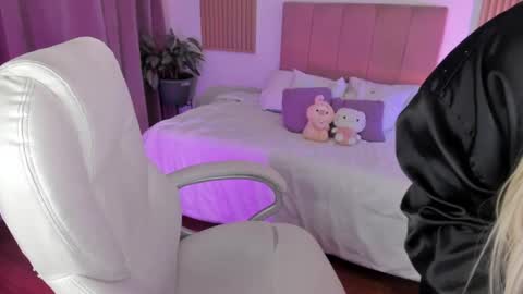 Kendall online show from February 10, 9:36 am