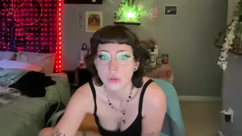 Xoe online show from April 18, 12:12 am