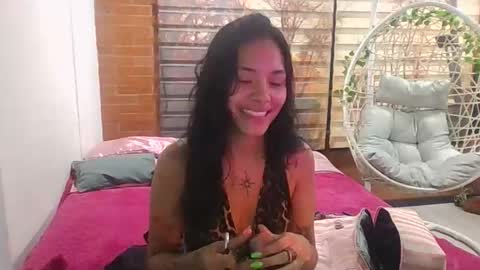 giovanna_oliveria online show from December 14, 3:02 am