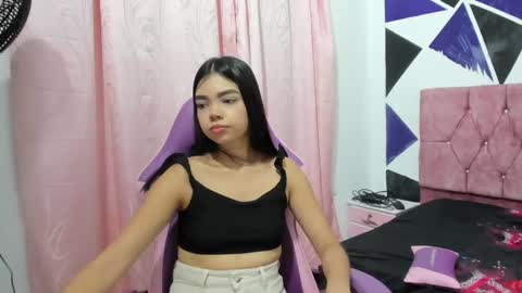 girl_princess18 online show from October 27, 3:28 am