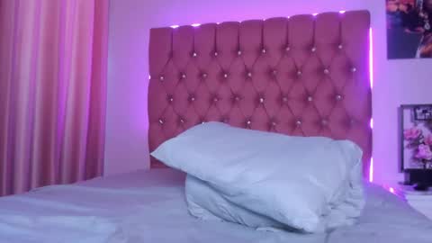 girlytiny online show from April 22, 11:50 am