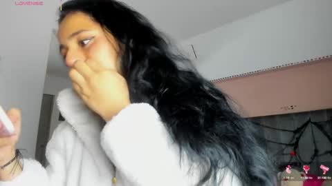 GISELLE ROLDAN online show from October 18, 4:49 am