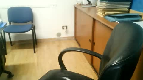 giuseppevai1 online show from January 5, 6:00 pm