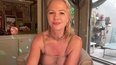 Gl1tter Barbie online show from November 16, 8:16 am