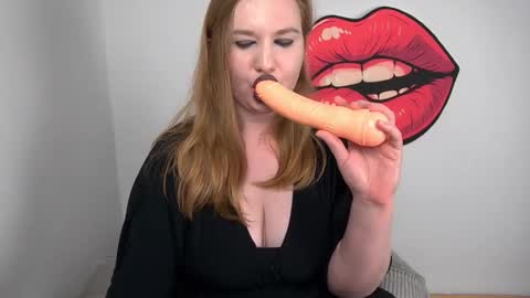 Nikki online show from October 31, 3:45 pm