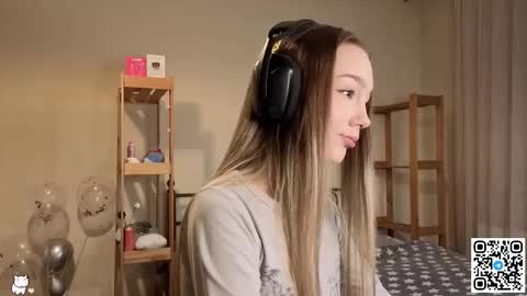 Catalina online show from December 14, 12:33 pm