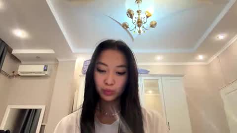 Mia online show from March 3, 5:31 pm