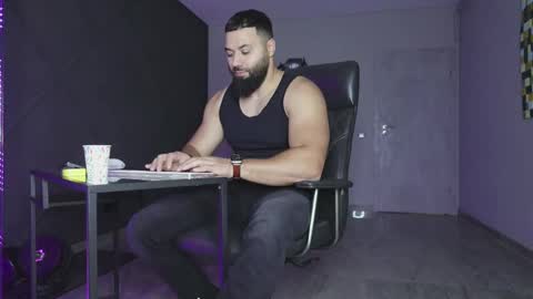 Matthew .. for short call me Matt online show from November 15, 9:44 am