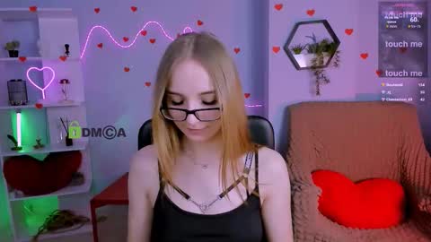 gloria_flower_ online show from February 27, 1:59 pm