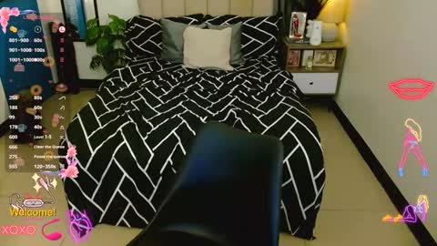 Kim - DONT FORGET TO FOLLOW AND GIME THUMBS UP online show from October 3, 4:43 am