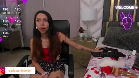 Snapshot of goddess__lilith_ chatting on February 19, 6:11 am Lilith online show from February 19, 6:11 am