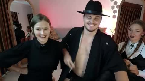   330 UTC2 girls   online show from October 30, 4:46 am