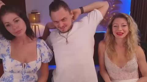   330 UTC2 girls   online show from February 27, 1:52 am