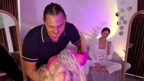   330 UTC2 girls   online show from March 28, 2:57 am