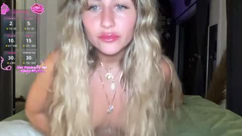 GoddessDove online show from April 8, 11:46 am