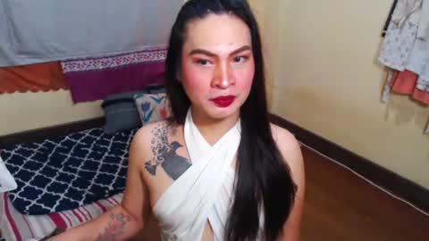 QUEEN JANE online show from January 7, 4:27 pm