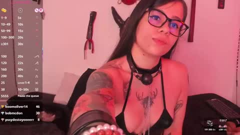 Snapshot of goddness_abril chatting on March 11, 2:42 am Abril online show from March 11, 2:42 am