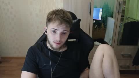 Golden boyyy21 online show from April 20, 9:51 pm