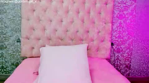 Snapshot of golden_girl__ chatting on October 22, 2:26 am golden girl online show from October 22, 2:26 am