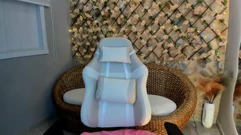 goldenmusee online show from December 3, 9:15 pm