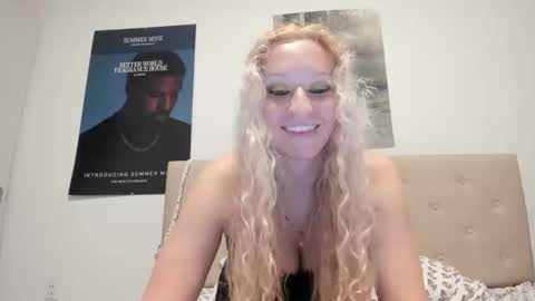 goldiethelight online show from December 4, 1:49 am