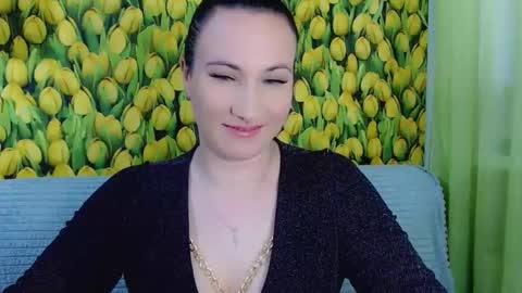 goldmoonn online show from April 6, 11:11 am