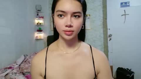 geneviev online show from April 10, 1:16 pm