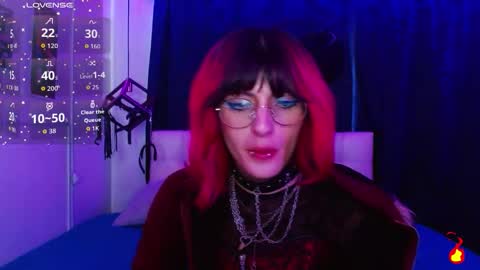 goth_minerva online show from November 10, 1:25 pm