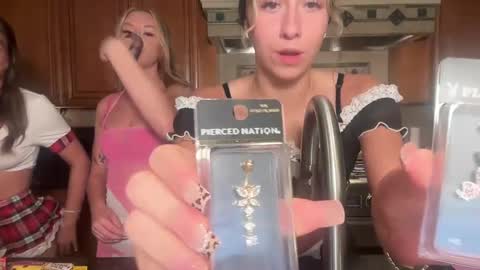 graceyrose online show from October 7, 6:53 am