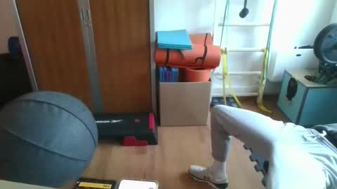 grandbi online show from February 9, 10:52 am