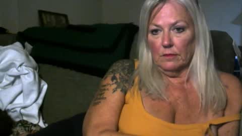 Snapshot of grannyisready61 chatting on October 11, 2:38 am Lisa online show from October 11, 2:38 am