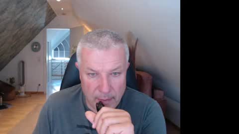 grau197077 online show from July 17, 2:19 pm