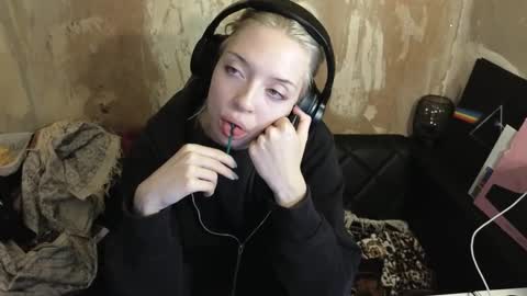 Snapshot of graylovescookies chatting on December 6, 7:50 pm graylovescookies online show from December 6, 7:50 pm