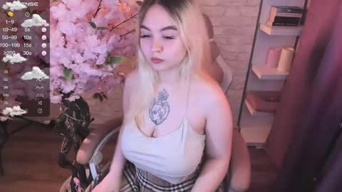 Lina 3 online show from May 31, 1:54 pm