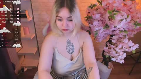 Lina 3 online show from May 23, 1:40 pm
