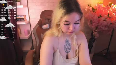 Lina 3 online show from May 8, 1:28 pm