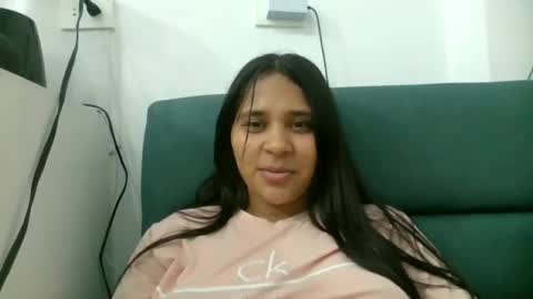 Snapshot of greicy098 chatting on October 21, 6:51 am grei online show from October 21, 6:51 am