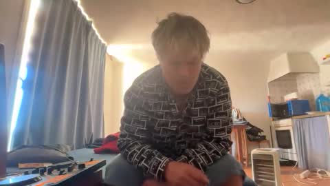 guardiannif_ online show from April 14, 11:24 am