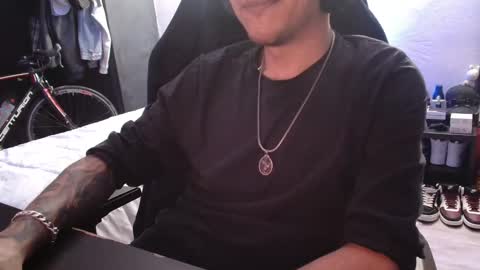 Snapshot of guayaco_ chatting on February 22, 6:41 pm Guayaco online show from February 22, 6:41 pm