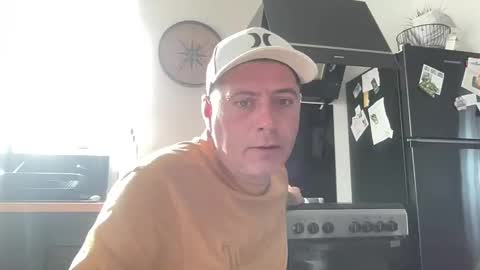 guil0 online show from November 9, 1:36 pm