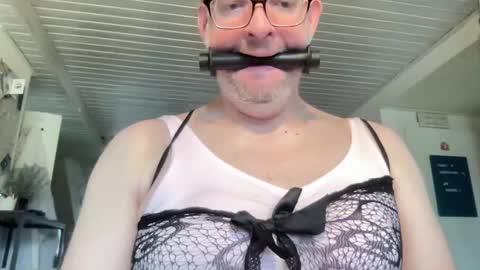 gummicasual online show from February 10, 9:34 am