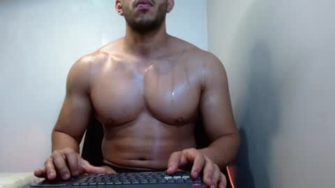 holl latino online show from June 10, 6:07 pm