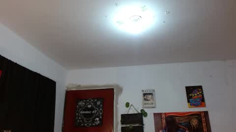 Snapshot of guts_x chatting on September 10, 9:49 pm Guts online show from September 10, 9:49 pm
