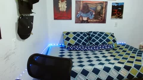 Snapshot of guts_x chatting on February 20, 6:24 pm Guts online show from February 20, 6:24 pm