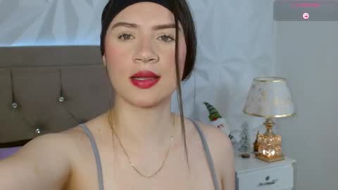 Gwen Drew online show from December 19, 1:06 pm