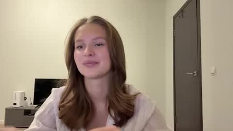 Mia online show from June 10, 6:51 pm