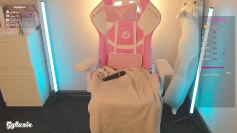   online show from March 8, 9:39 am